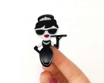 Broche elegante para dama – Pin retro glamoroso con gafas de sol – Broche elegante de esmalte para mujer – Bonito accesorio de moda