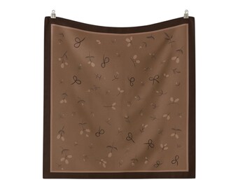 Pañuelo de seda marrón con estampado floral minimalista, accesorio elegante (50 x 50 cm)