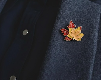 Broche de hoja de otoño esmaltado: broche de hoja de arce roja y naranja