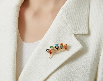 Broche de pájaros en rama: bonito broche de pájaro esmaltado, joya inspirada en la naturaleza para abrigos y bufandas, broche de animal colorido para regalar.