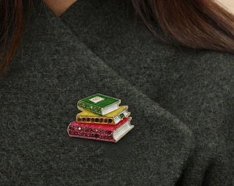 Broche de pila de libros coloridos – Regalo para amantes de los libros – Pin de bibliotecario esmaltado – Joyería de agradecimiento a los profesores – Accesorio de Dark Academia