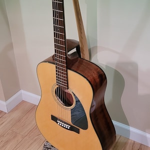 Guitar Stand - Living On The Live Edge