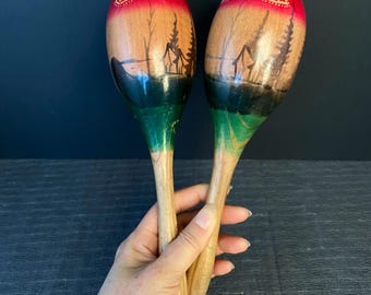 W0982 Vintage Mexican Handpainted Wooden Maracas Set of 2 / Folk Art Fiesta Percussion Instrument / Carved Mexico Souvenir Shakers