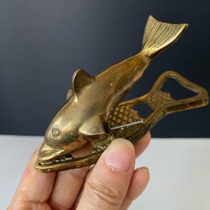 W0920 Vintage mässingsdelfinpappershållare / flaskhållare / pappersvikt / bordsskulptur / skrivbordstillbehör