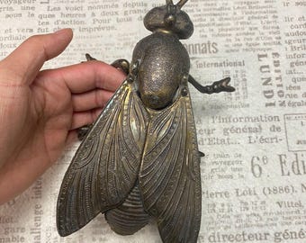 W1494Vintage Brass Cicada Ashtray, Hinged Wing Brass Insect Ash Tray, Mid Century Tobacciana, Hollywood Regency Desk Decor, Brass Sculpture