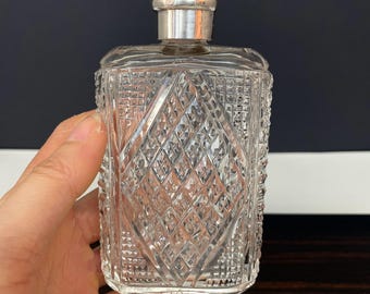 アンティーク クリスタル 香水瓶 STERLING シルバー　ディスプレイ 英国アンティーククリスタルとスターリングシルバーの香水瓶 SKU: C249