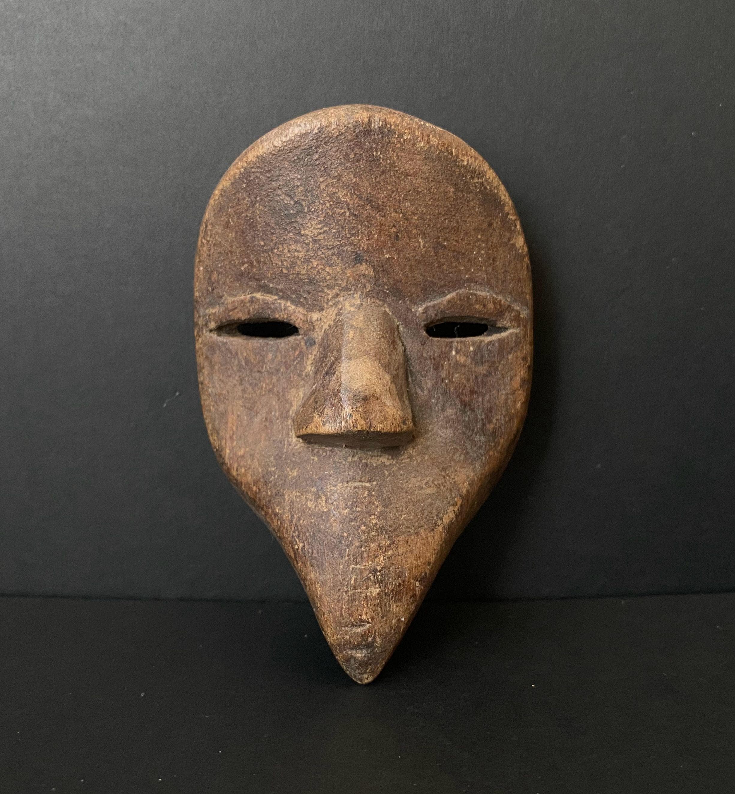W0882 アンティークアフリカンバードビークウッドマスク / 手彫り