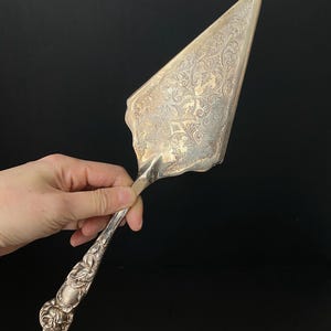 W0614 Vintage Sliver Plated Cake Pie Server/Ornate Made in Canada
