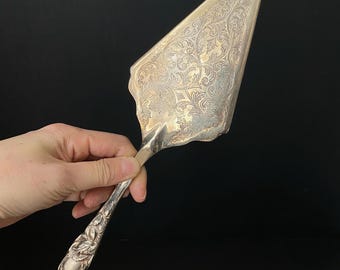 W0614 Vintage Sliver Plated Cake Pie Server/ Ornate Made in Canada
