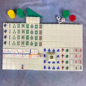 W0840 Vintage Mini Small Creamy White Hongkong Mahjong Set /Full Set Mahjong/ 144 Mahjong tiles/4 Black Tiles