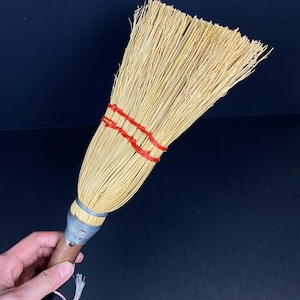 W0640 Vintage Medium Size handmade Natural Plant Broom/Old Style Cleaning Tool Corn Broom /Broom