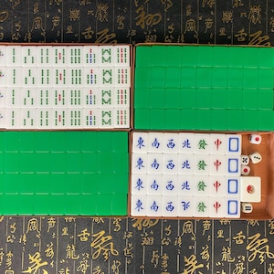 W0953 Full Vintage Mahjong Set / Green & White Medium Tiles / 136 Tiles Complete Game / No Box Included