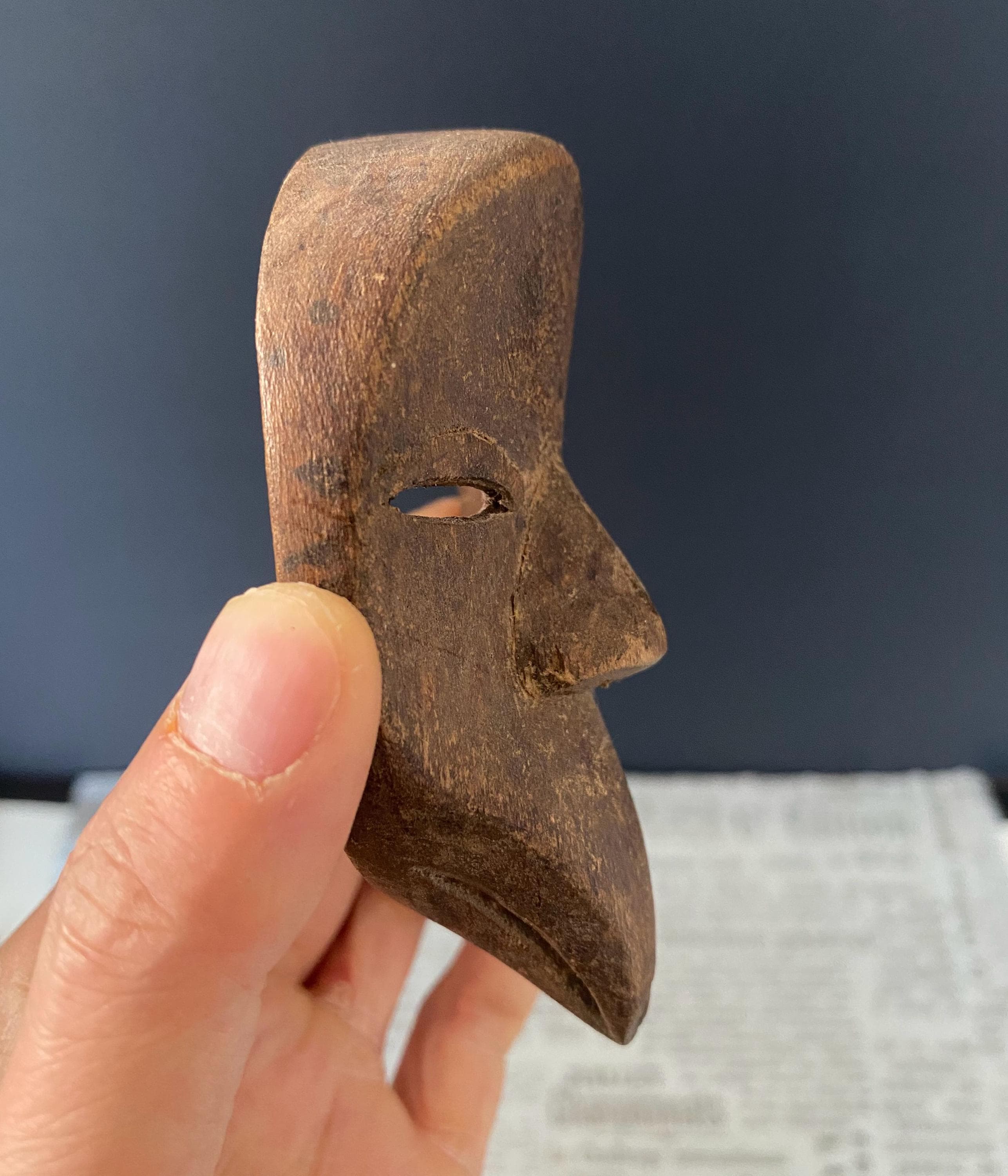 W0882 アンティークアフリカンバードビークウッドマスク / 手彫り