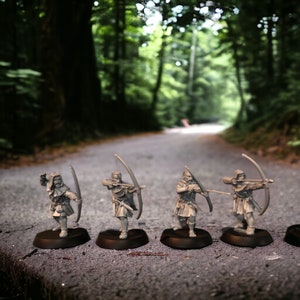 Unarmored Medieval Welsh Archers -28mm 1/56 Unpainted Wargames and Collectors Figures by Medbury Miniatures for Garrison Miniatures