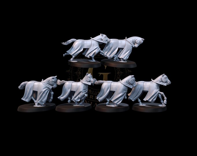 Galloping Medieval Robed Horses 28mm 1/56