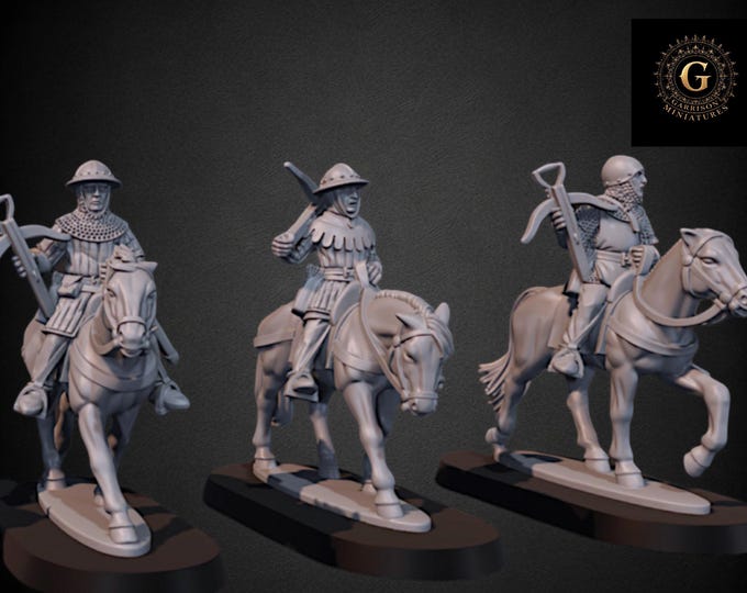 Mounted Medieval Crossbowmen  28mm 1/56