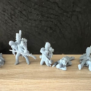 Napoleonic British Wounded Infantry Waterloo /Peninsular etc 28mm 1/56 Wargames and Collectors Figures by Garrison Miniatures