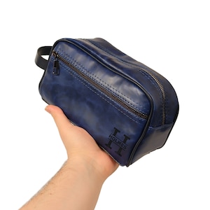 Personalized Toiletry Bag Mens Engraved Dopp Kit Travel Toiletry Bag for Men Groomsman Gift Men&#39;s Travel Case Gift For Dad Groomsman