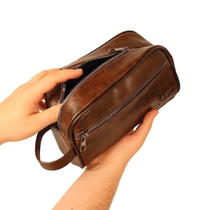 Father&#39;s Day Gift, Personalized Engraved Dopp Kit, Customized Groomsmen Gift Toiletry Bag, Monogrammed Men Toiletry Bag, Gift for Him