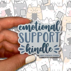 Emotional Support Kindle - Vinyl Aufkleber | Bücherwurm Geschenke | Wasserflasche, Laptop, Journal, E-Reader Aufkleber | Wasserfester gestanzter Aufkleber