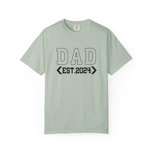Tshirt papa est 2024, chemise papa personnalisée, papa personnalisé, faire-part de grossesse pour papa, cadeau pour papa, chemise fête des pères, chemise nouveau papa