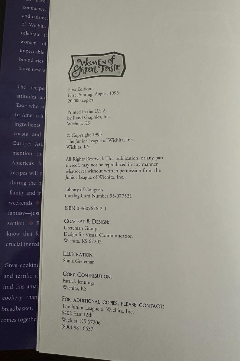 K&ouml;nnte beinhalten: Ein Set aus drei Keramikbechern mit gesprenkelter, matter Oberfl&auml;che. Die Becher sind in Creme-, Hellgrau- und Dunkelgraut&ouml;nen gehalten. Jeder Becher hat ein schlichtes, minimalistisches Design und einen abgerundeten Henkel.