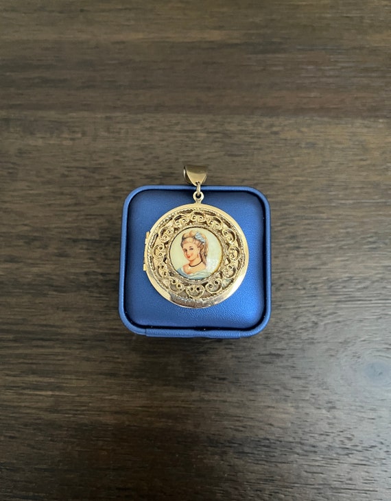 Vintage Limoges Style Locket Pendant Jewelry Neckl