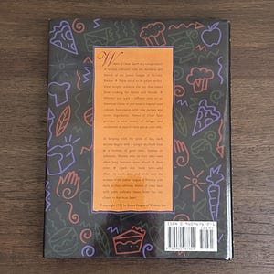 Women of Great Taste, A Salute to Women and Their Zest for Food From The Junior League of Wichita - 1995 Hardcover Edition with Dustcover Bild 2