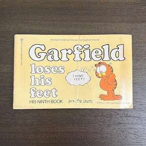 Garfield Looses His Feet - His Ninth Book - Vintage 1984 Paperback Book by: Jim Davis
