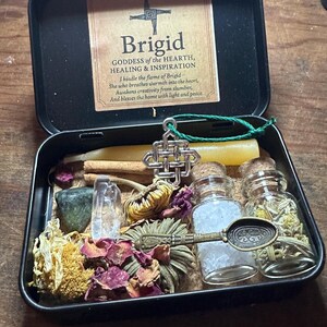 Lata de altar Brigid, set ritual, vela de cera de abejas y dije de nudo celta imagen 2