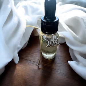 Divination Ritual Oil – Clairvoyance & Third Eye Anointing Oil for Tarot, Scrying, Psychic Intuition, Witchcraft Spell Work