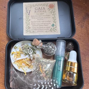 Gaia Altar Tin, Earth Goddess Ritual Kit, Grounding Spell Kit, Mini Travel Altar, Witchcraft Gift