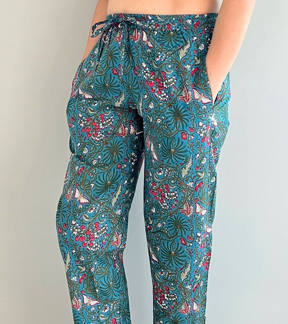 Pajama bottoms with pockets hot sale