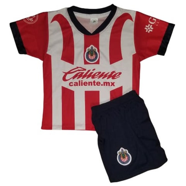 Camiseta y pantalones cortos premium para niños de Chivas New Kids