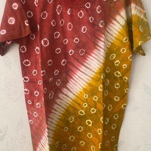 Wir sind spezialisiert auf Batik-, Adire- und Batik-Kleidung