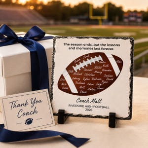Puede incluir: Una placa de pizarra cuadrada con bordes irregulares que presenta un gr&aacute;fico de bal&oacute;n de f&uacute;tbol marr&oacute;n con nombres, el texto "The season ends, but the lessons and memories last forever.", "Coach Matt" y "RIVERSIDE HIGH FOOTBALL 2026". Incluye una caja de regalo con cinta azul y una tarjeta.