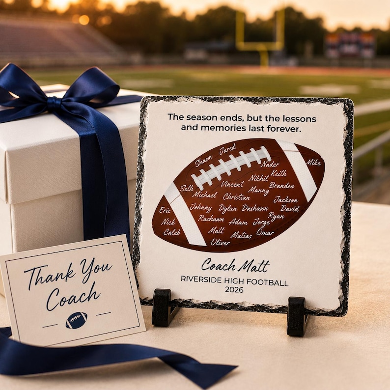 Puede incluir: Una placa de pizarra cuadrada con bordes irregulares que presenta un gr&aacute;fico de bal&oacute;n de f&uacute;tbol marr&oacute;n con nombres, el texto "The season ends, but the lessons and memories last forever.", "Coach Matt" y "RIVERSIDE HIGH FOOTBALL 2026". Incluye una caja de regalo con cinta azul y una tarjeta.