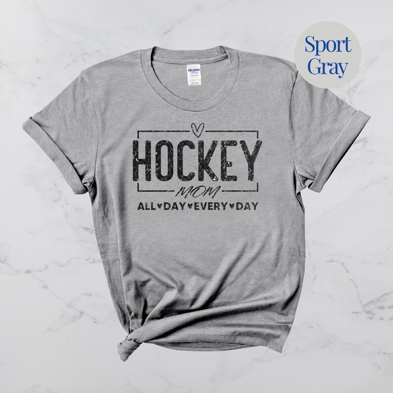 Hockey Mom Shirt Glitter Vinyl Graphic Tee Cotton Material Comfortable Wear Rink Side Ice Hockey Support Team Spirit Apparel Game Day Essential Practice Session Outfit Proud Hockey Parent Gift Soft Preshrunk Fabric Quality Construction