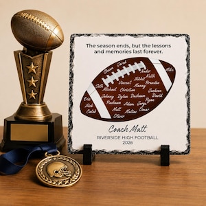 Puede incluir: Un trofeo de f&uacute;tbol americano color bronce con tres estrellas, una medalla dorada con dise&ntilde;o de casco de f&uacute;tbol y una placa de piedra cuadrada con un gr&aacute;fico de bal&oacute;n, nombres y el texto: The season ends, but the lessons and memories last forever. Coach Matt RIVERSIDE HIGH FOOTBALL 2026.