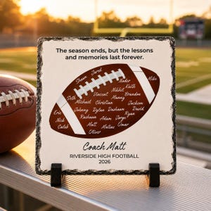Puede incluir: Una placa de piedra cuadrada con borde rugoso que presenta un gr&aacute;fico de bal&oacute;n de f&uacute;tbol americano marr&oacute;n impreso con numerosos nombres. El texto dice: The season ends, but the lessons and memories last forever. Coach Matt, RIVERSIDE HIGH FOOTBALL 2026.
