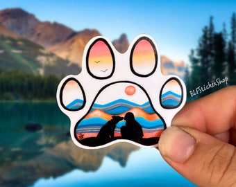 Pegatina de vinilo con huella de pata de perro para chica de montaña con perro, calcomanía para parachoques de perro de senderismo, regalo para mamá perro