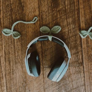 LIL SPROUT - Crocheted Leaf sprout