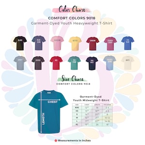 K&ouml;nnte beinhalten: Farbkarte und Gr&ouml;&szlig;entabelle f&uuml;r T-Shirts f&uuml;r Jugendliche in verschiedenen Farben. Die Tabelle zeigt die Brust- und L&auml;ngenma&szlig;e in Zoll f&uuml;r die Gr&ouml;&szlig;en XXS bis XL.