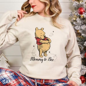 Mommy To Bee Sweatshirt, Pregnancy Reveal Sweatshirt, Winnie The Pooh Crewneck, Mother&#39;s Day Hoodie, Baby Shower Sweatshirt 182816