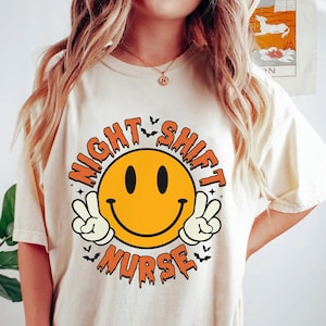 夜勤看護師、面白い看護師のハロウィンシャツ、看護師のTシャツ、薬局技術者の秋のギフト、魔女の看護師のTシャツ、ブークルーの秋のTシャツギフト
