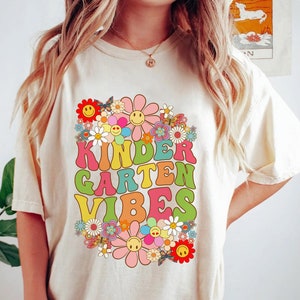 Retro Teacher Shirts, Back to School Teacher Shirt, First Day of School Shirt for Teachers, Back to School Shirt Teacher Gifts Kinder Garden
