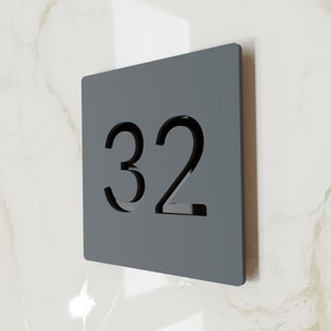 Anthrazitgraue Ziffernplakette. Prüfungsraum Nummern. Türnummernschild. Wohnungsnummer. Hotelzimmer Nummern. Bild 1