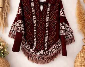 Poncho con capucha y mangas, hecho en México.