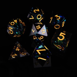 Conjunto de dados DND Lightning negro, conjunto de dados de borde afilado de resina, conjunto de dados D&D para mazmorras y dragones, conjunto de dados poliédricos azules, D20, D8, D6