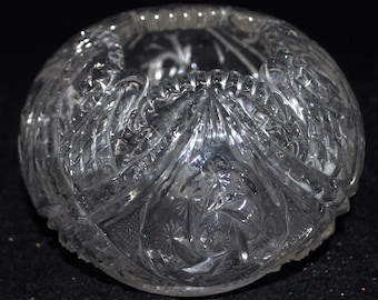Bol de cristal tallado con diseño floral vintage en forma de estrella, 7,6 x 12,7 cm.